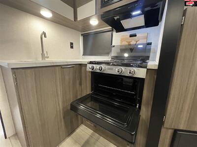 2025 VENTURE RV SONIC 231VRL   - Photo 23 - Waco, TX 76712