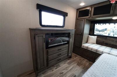 2024 VENTURE RV SPORTTREK TOURING 292VRB   - Photo 33 - Waco, TX 76712