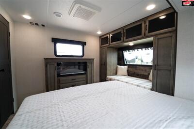 2024 VENTURE RV SPORTTREK TOURING 292VRB   - Photo 32 - Waco, TX 76712