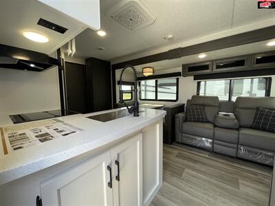 2025 VENTURE RV SPORTTREK TOURING 343VBH   - Photo 17 - Waco, TX 76712