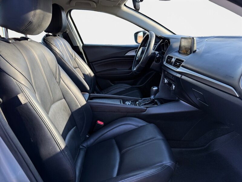 2018 Mazda MAZDA3 Touring - Photo 15 - Reno, NV 89502