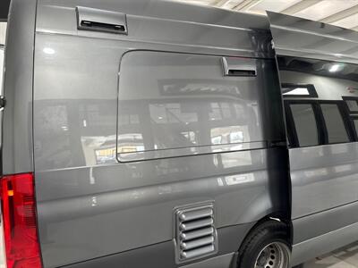 2022 Mercedes-Benz Sprinter 4500  CUSTOM KITCHEN,8 FRIDGES,SPECIAL BUILT! - Photo 33 - Houston, TX 77057