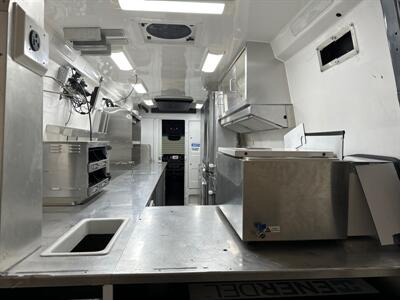 2022 Mercedes-Benz Sprinter 4500  CUSTOM KITCHEN,8 FRIDGES,SPECIAL BUILT! - Photo 39 - Houston, TX 77057