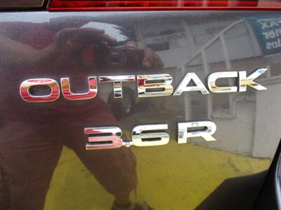 2010 Subaru Outback 3.6R Limited   - Photo 24 - Seattle, WA 98103