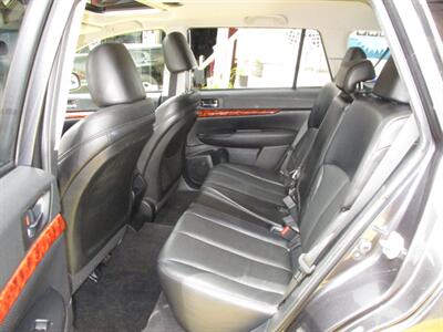 2010 Subaru Outback 3.6R Limited   - Photo 12 - Seattle, WA 98103