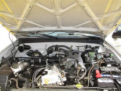 2000 Toyota Tacoma SR5   - Photo 18 - Seattle, WA 98103