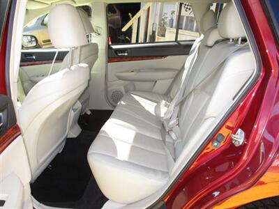 2011 Subaru Outback 2.5i Limited - Photo 12 - Seattle, WA 98103