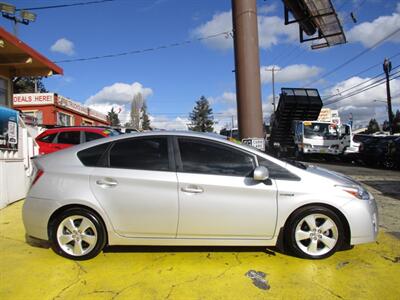 2010 Toyota Prius V   - Photo 5 - Seattle, WA 98103