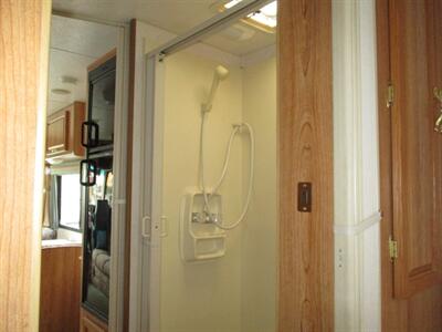 2000 Ford F-550 Coachmen Mirada 29ft - Photo 33 - Seattle, WA 98103