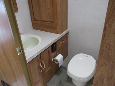 2000 Ford F-550 Coachmen Mirada 29ft - Photo 34 - Seattle, WA 98103