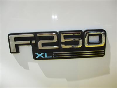 1995 Ford F-250 XL Long Bed   - Photo 24 - Seattle, WA 98103