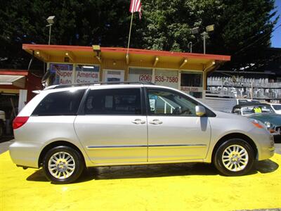 2008 Toyota Sienna XLE - Photo 5 - Seattle, WA 98103