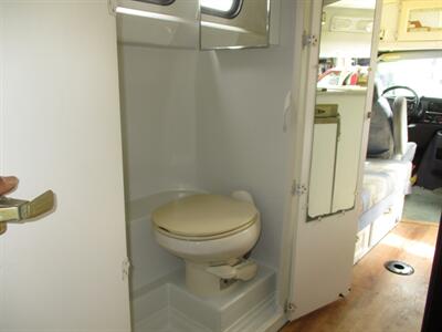 2000 Dodge Ram Van B3500 - Photo 24 - Seattle, WA 98103