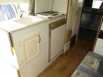 2000 Dodge Ram Van B3500 - Photo 21 - Seattle, WA 98103