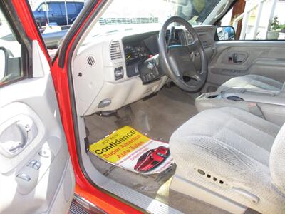 1998 GMC Sierra 2500 SLE - Photo 10 - Seattle, WA 98103