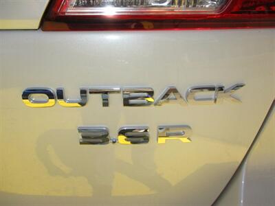 2011 Subaru Outback 3.6R Limited   - Photo 25 - Seattle, WA 98103