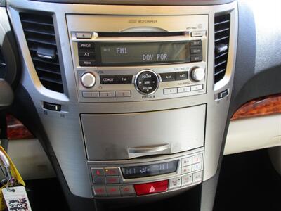 2011 Subaru Outback 3.6R Limited   - Photo 16 - Seattle, WA 98103
