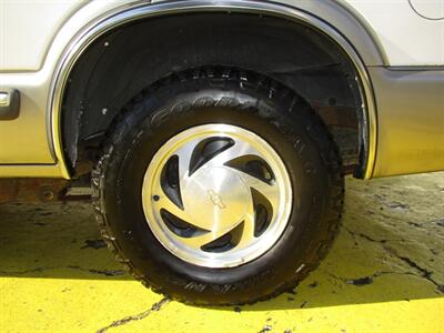 2000 Chevrolet Blazer LS - Photo 19 - Seattle, WA 98103