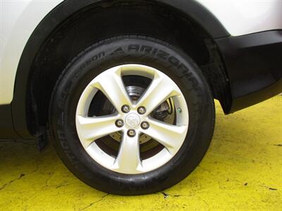 2013 Toyota RAV4 XLE - Photo 20 - Seattle, WA 98103