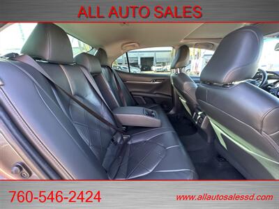 2018 Toyota Camry Hybrid XLE   - Photo 14 - Escondido, CA 92029