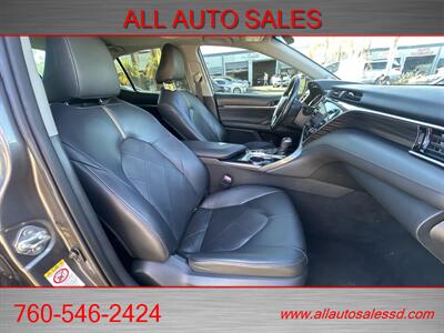 2018 Toyota Camry Hybrid XLE   - Photo 13 - Escondido, CA 92029