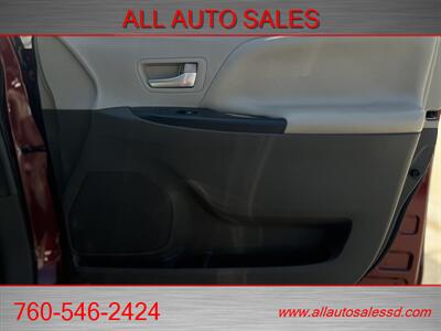2015 Toyota Sienna LE 8-Passenger   - Photo 35 - Escondido, CA 92029