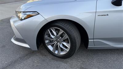 2021 Toyota Avalon Hybrid XLE - Photo 2 - Escondido, CA 92029