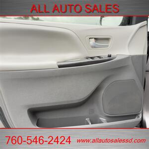2016 Toyota Sienna LE 8-Passenger   - Photo 25 - Escondido, CA 92029