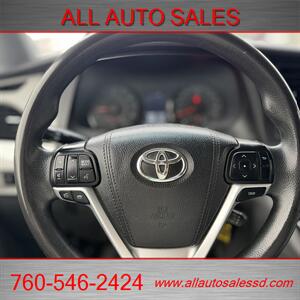 2016 Toyota Sienna LE 8-Passenger   - Photo 10 - Escondido, CA 92029