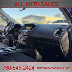 2019 Nissan Pathfinder SV   - Photo 15 - Escondido, CA 92029