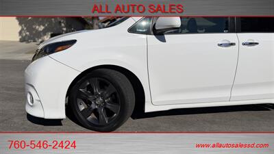 2016 Toyota Sienna SE Premium 8-Passenger - Photo 2 - Escondido, CA 92029