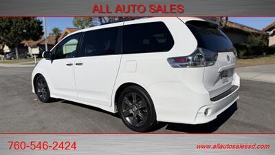 2016 Toyota Sienna SE Premium 8-Passenger - Photo 6 - Escondido, CA 92029