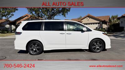 2016 Toyota Sienna SE Premium 8-Passenger - Photo 10 - Escondido, CA 92029