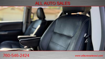 2016 Toyota Sienna SE Premium 8-Passenger - Photo 26 - Escondido, CA 92029