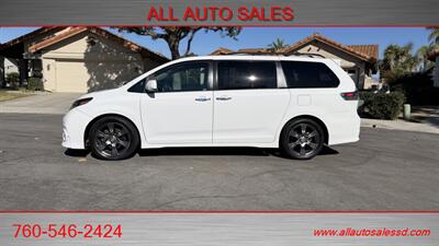2016 Toyota Sienna SE Premium 8-Passenger - Photo 9 - Escondido, CA 92029