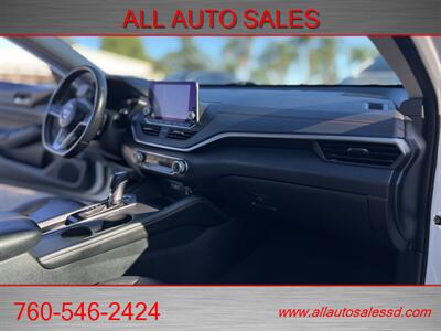 2021 Nissan Altima 2.0 SR   - Photo 14 - Escondido, CA 92029