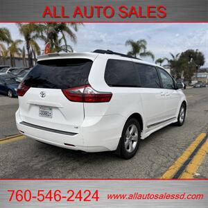 2020 Toyota Sienna LE 8-Passenger   - Photo 4 - Escondido, CA 92029