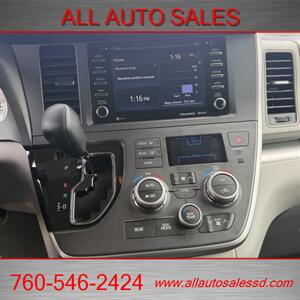 2020 Toyota Sienna LE 8-Passenger   - Photo 12 - Escondido, CA 92029