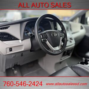 2020 Toyota Sienna LE 8-Passenger   - Photo 15 - Escondido, CA 92029