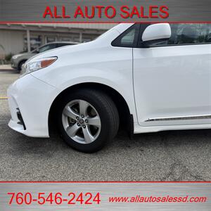 2020 Toyota Sienna LE 8-Passenger   - Photo 2 - Escondido, CA 92029