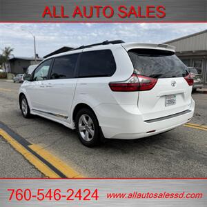 2020 Toyota Sienna LE 8-Passenger   - Photo 6 - Escondido, CA 92029