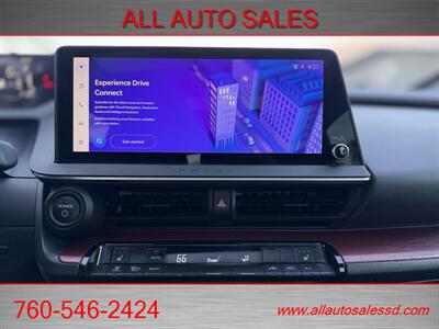 2024 Toyota Prius Prime XSE   - Photo 15 - Escondido, CA 92029