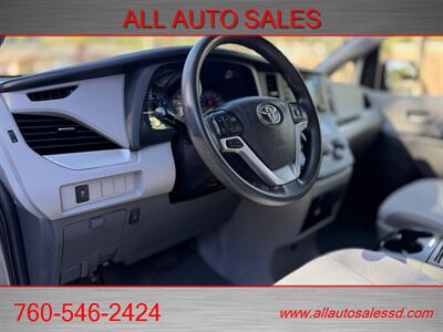 2020 Toyota Sienna LE 8-Passenger   - Photo 25 - Escondido, CA 92029