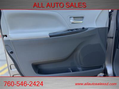 2020 Toyota Sienna LE 8-Passenger   - Photo 34 - Escondido, CA 92029