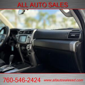 2017 Toyota 4Runner SR5 Premium   - Photo 18 - Escondido, CA 92029