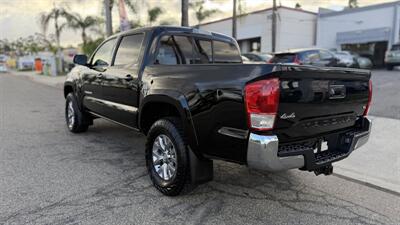 2017 Toyota Tacoma SR5 V6   - Photo 6 - Escondido, CA 92029