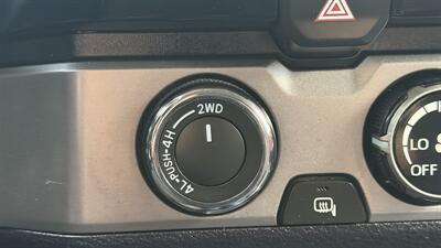 2017 Toyota Tacoma SR5 V6   - Photo 16 - Escondido, CA 92029