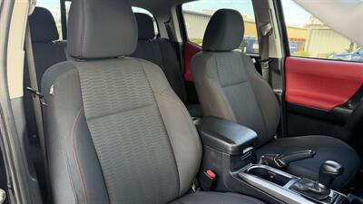2017 Toyota Tacoma SR5 V6   - Photo 23 - Escondido, CA 92029