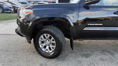 2017 Toyota Tacoma SR5 V6   - Photo 2 - Escondido, CA 92029