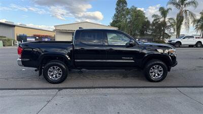 2017 Toyota Tacoma SR5 V6   - Photo 10 - Escondido, CA 92029